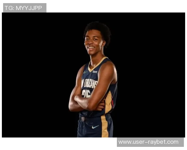 特雷墨菲22分钟内高效表现贡献18分7篮板3助攻展现出色状态