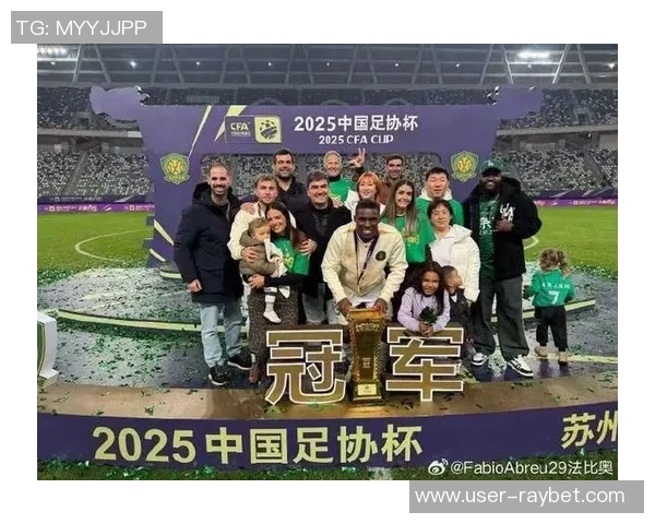 法比奥11月中超最佳球员荣誉加冕两场比赛斩获六球一助攻表现惊艳 法比奥11月中超最佳球员荣誉加冕两场比赛斩获六球一助攻表现惊艳