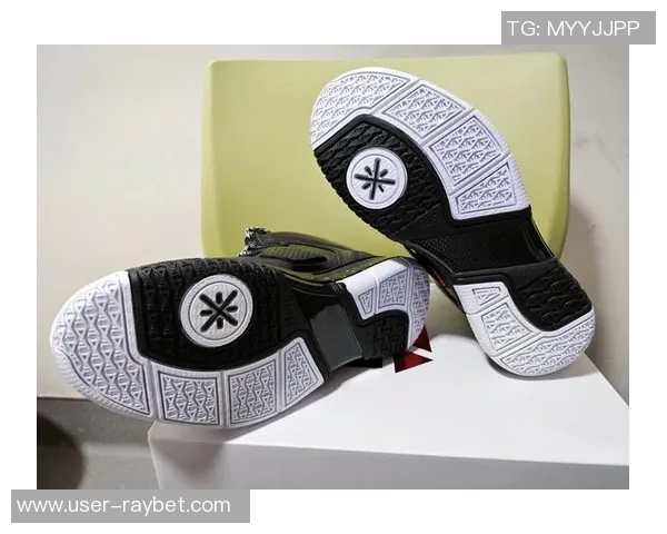 库里首次穿上李宁韦德之道1魔鬼鱼入场引发热议