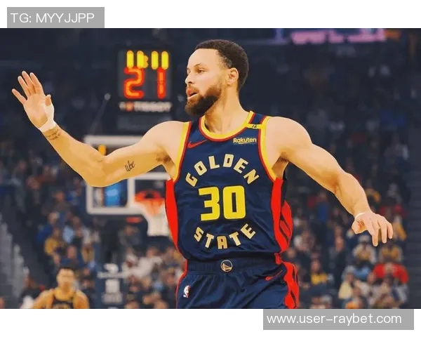 库里强调团队合作与个人自信是胜利关键持续保持攻防强度助力球队成功